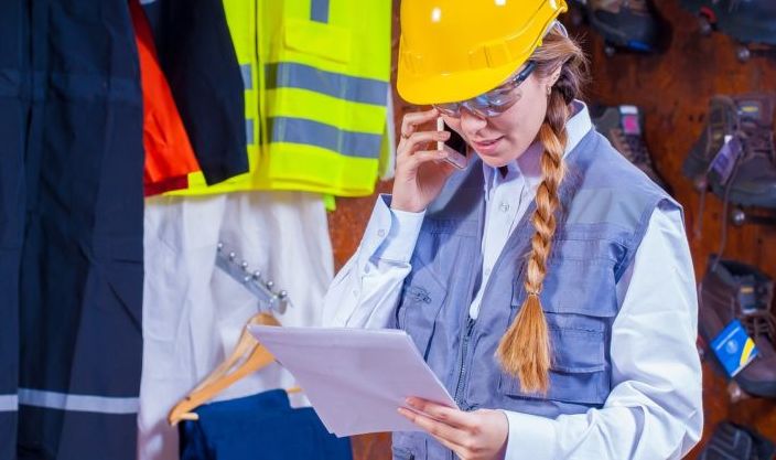 Vêtements professionnels à mettre au bureau et sur un chantier